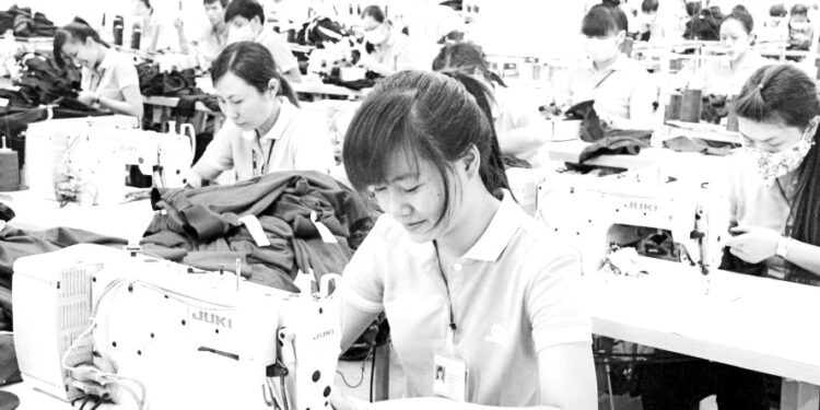 Vietnam’s furniture and fashion exporters gain momentum through e-commerce expansion