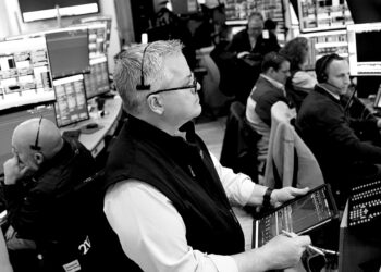 Wall Street surges to historic peak as Iran war fears fade