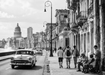 US renews offer of $100m aid package for Cuban people