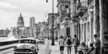 US renews offer of $100m aid package for Cuban people