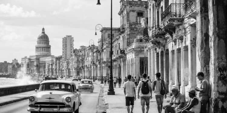 US renews offer of $100m aid package for Cuban people