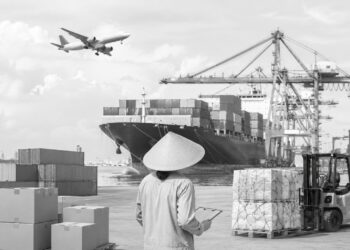 Vietnam posts unexpected late-April trade surplus despite slowing turnover