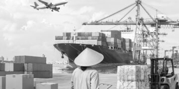 Vietnam posts unexpected late-April trade surplus despite slowing turnover
