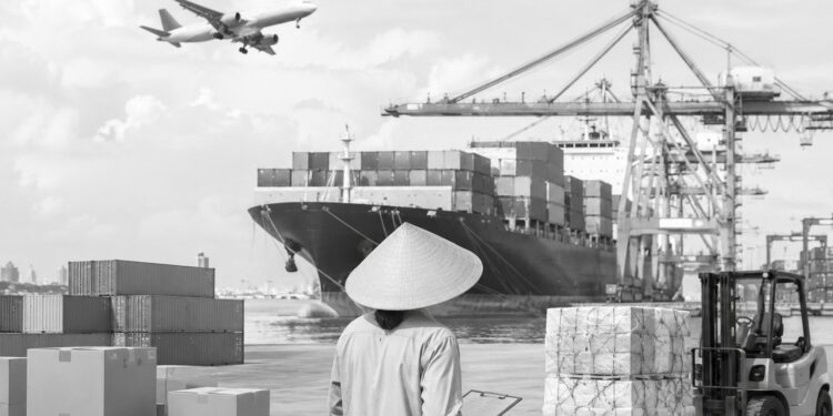 Vietnam posts unexpected late-April trade surplus despite slowing turnover