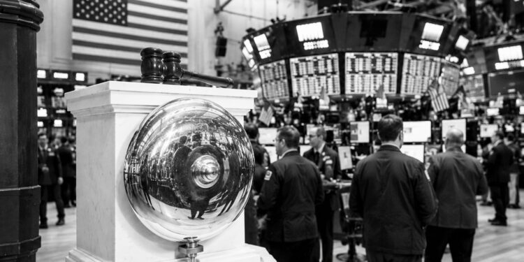 Sinda makes NYSE debut as silver investors back Mexico project