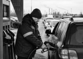 Putin admits fuel shortages as crisis spreads across Russia