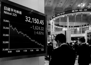 Tokyo stocks tumble as global tech sell-off rattles investors