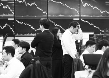 Chip panic sends Kospi crashing as Asian markets tumble