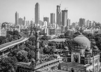 India maintains growth momentum despite global uncertainty