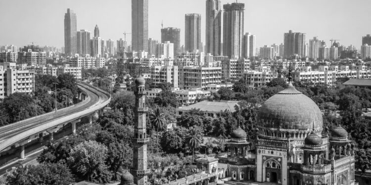 India maintains growth momentum despite global uncertainty