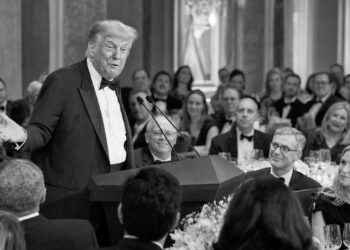 Trump turns press dinner into an hour of jokes, grievances and third-term teasing