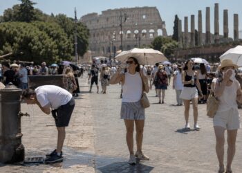 Italy places all major cities on highest heat alert