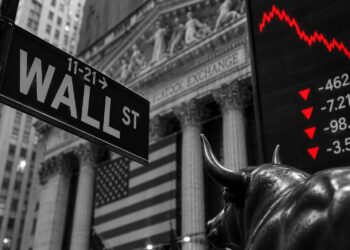 Strong US jobs report shakes markets as Fed rate fears return