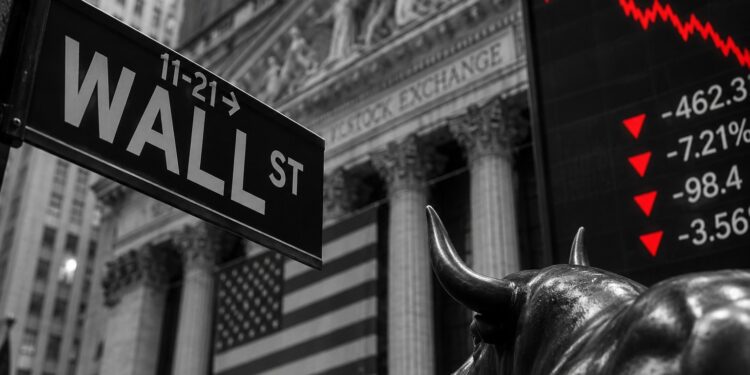 Strong US jobs report shakes markets as Fed rate fears return